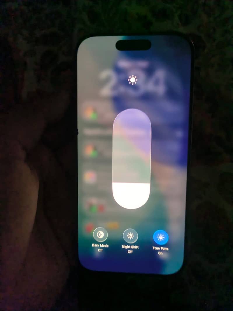 Apple iPhone 16 Pro 3