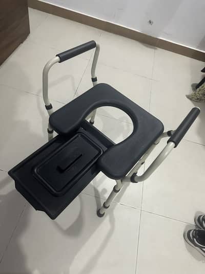 Camnode DC634 Commode Chair – Unused