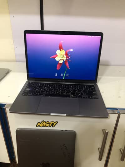 Laptop MacBook pro 2020 model