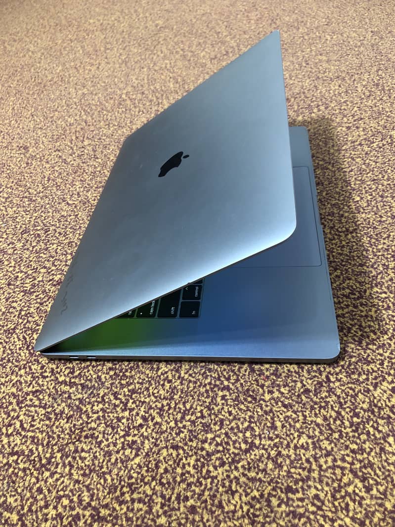 MacBook Pro 2019 model 2
