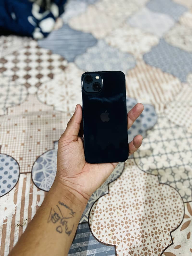 Apple iPhone 13 0