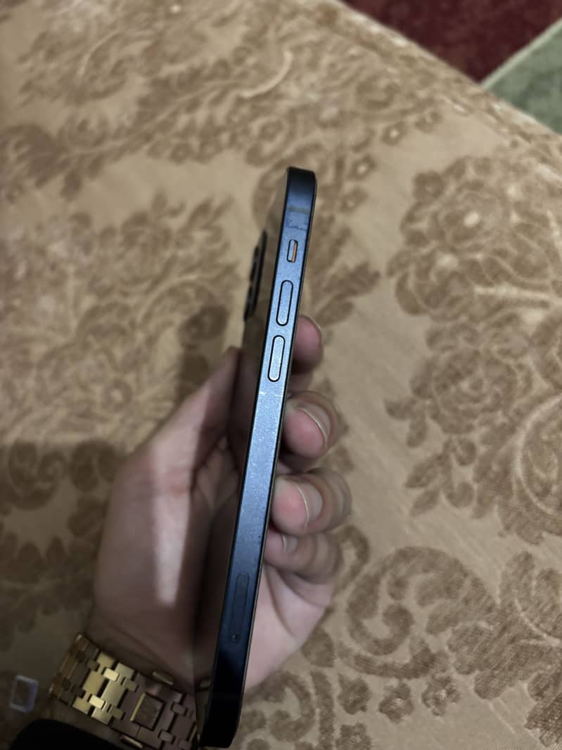 Apple iPhone 12 3