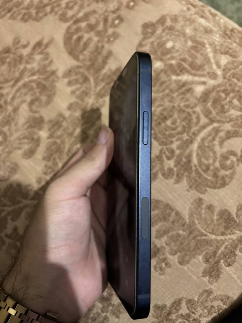 Apple iPhone 12 6