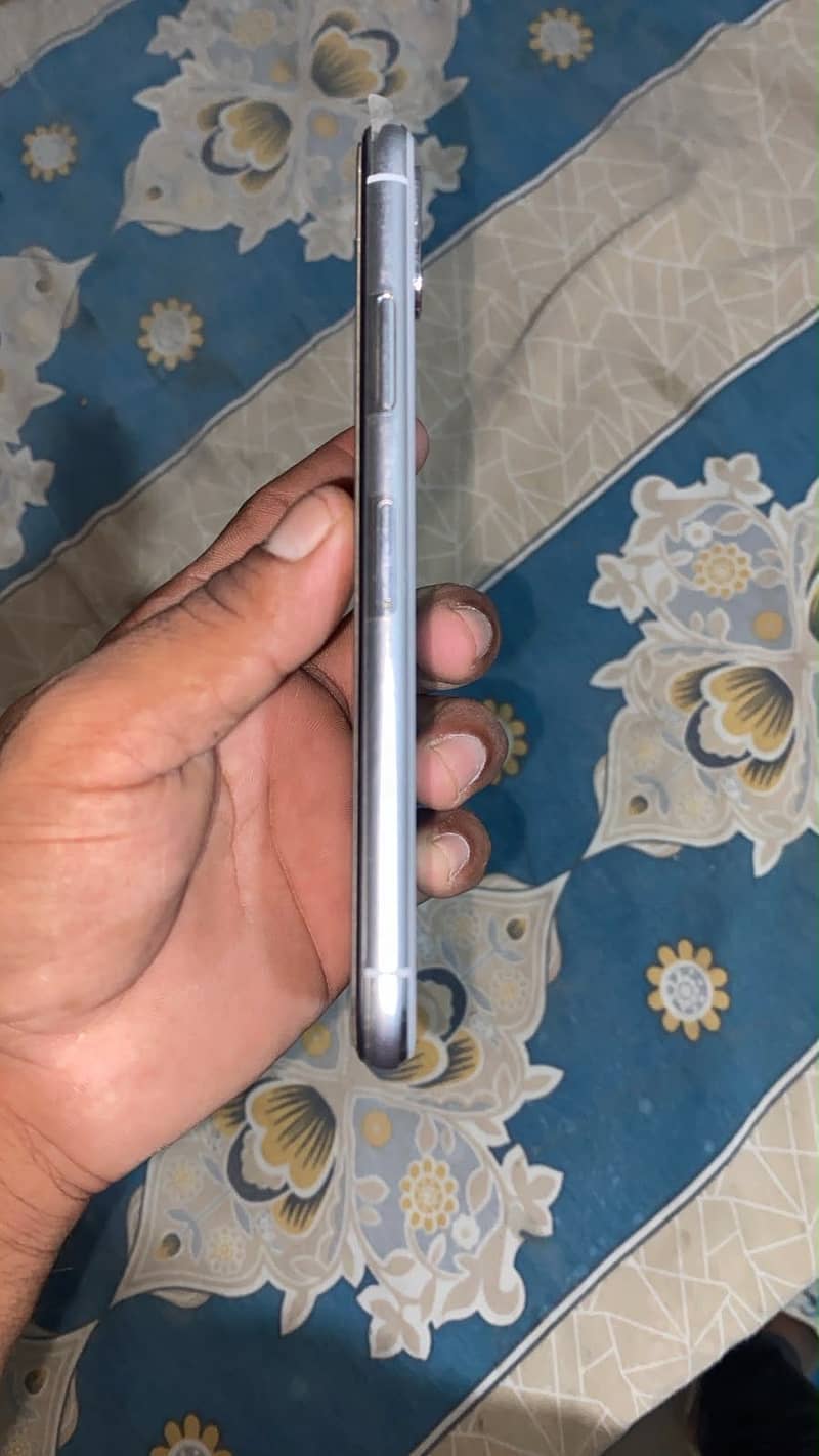Apple iPhone X 3