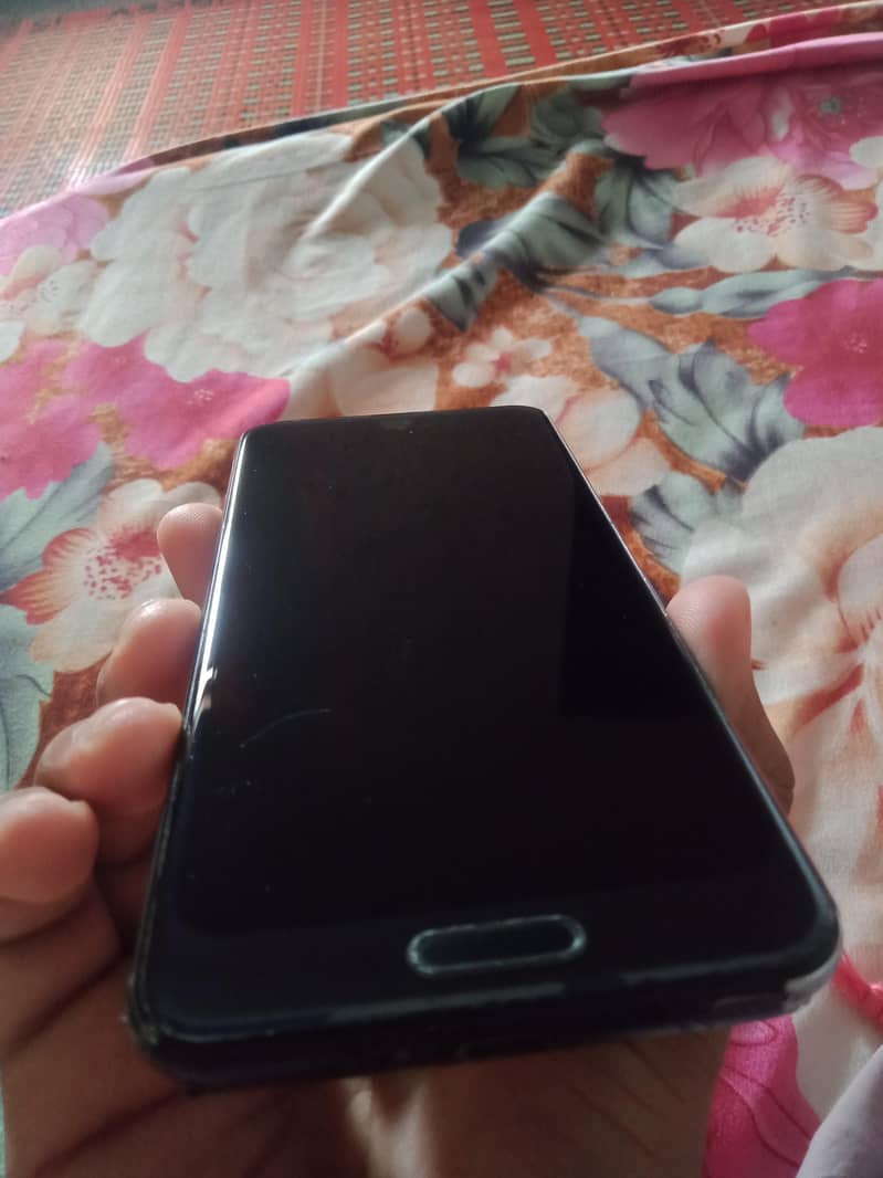 Sharp Aquos R2 6