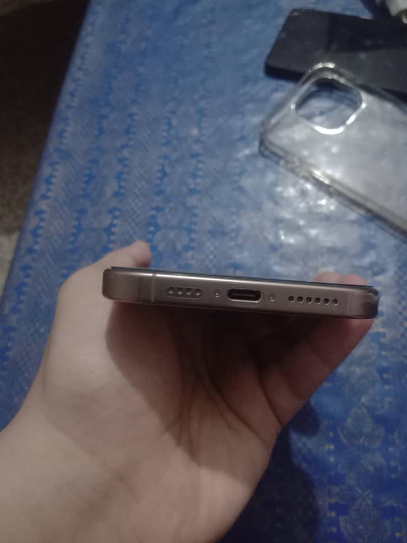 Apple iPhone 16 Pro Max 2