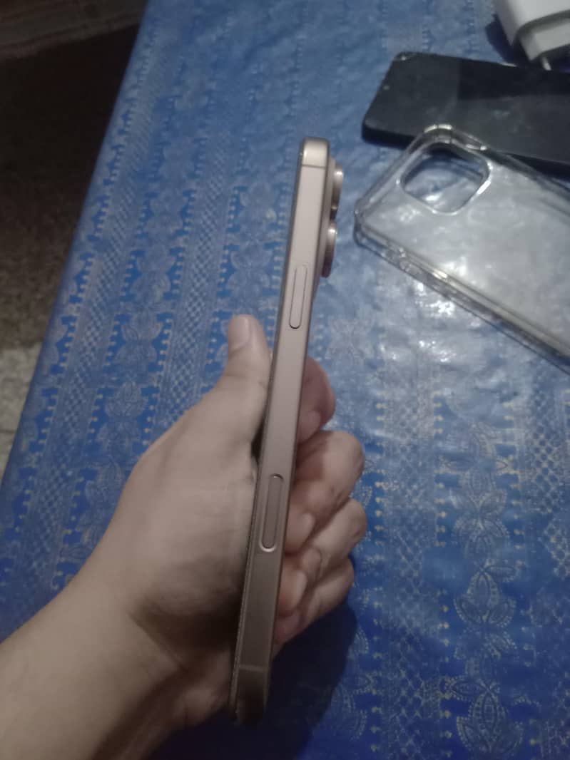 Apple iPhone 16 Pro Max 4