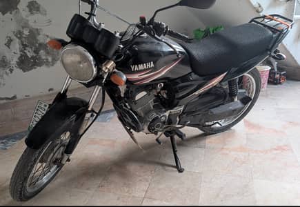 Yamaha 125z 2017-18 with good condition all ok koi kam nai honey wala