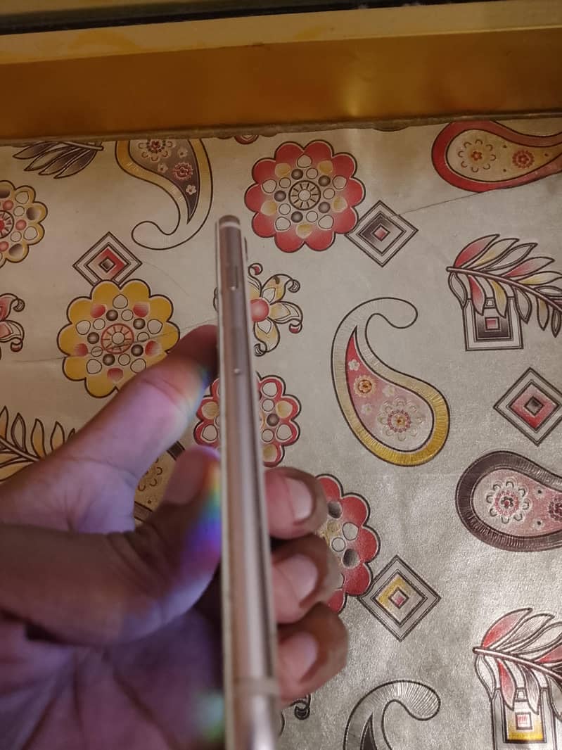 Apple iPhone 8 3