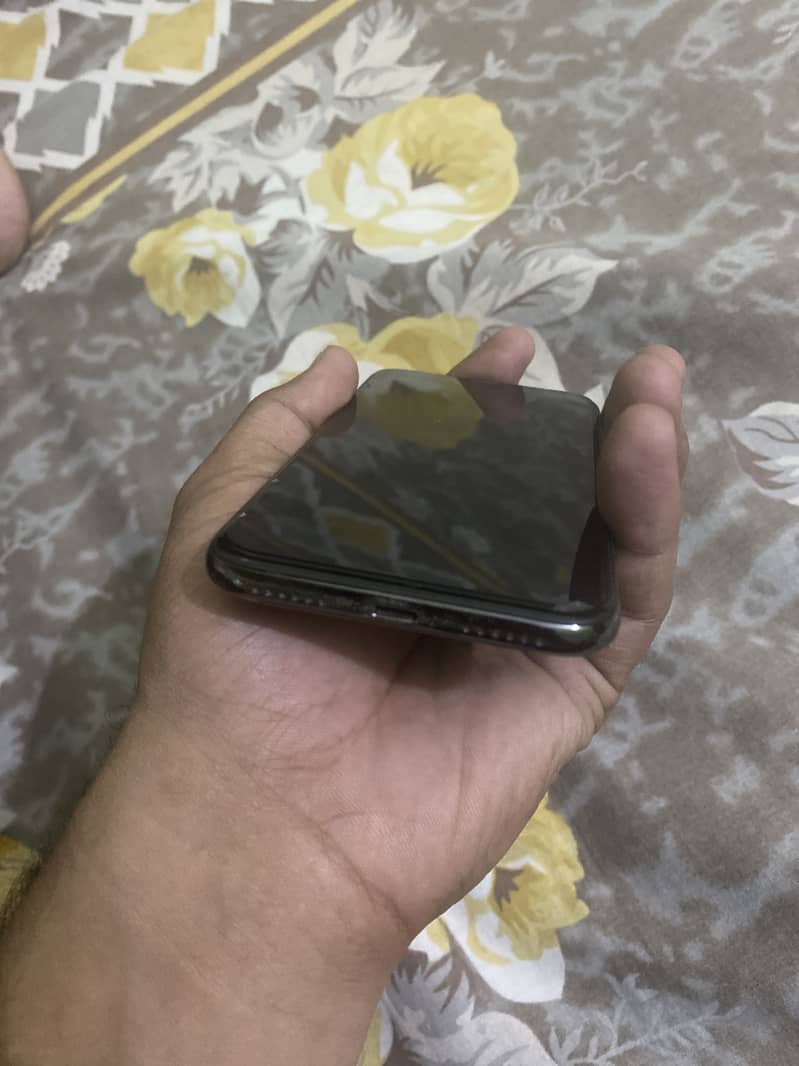 Apple iPhone X 3