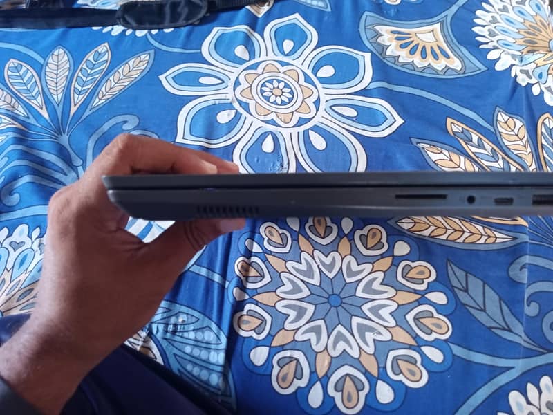 LAPTOP 4