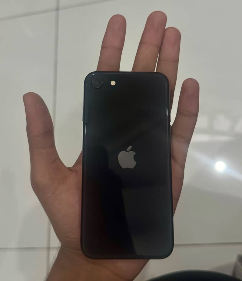 Apple iPhone SE notopened 1