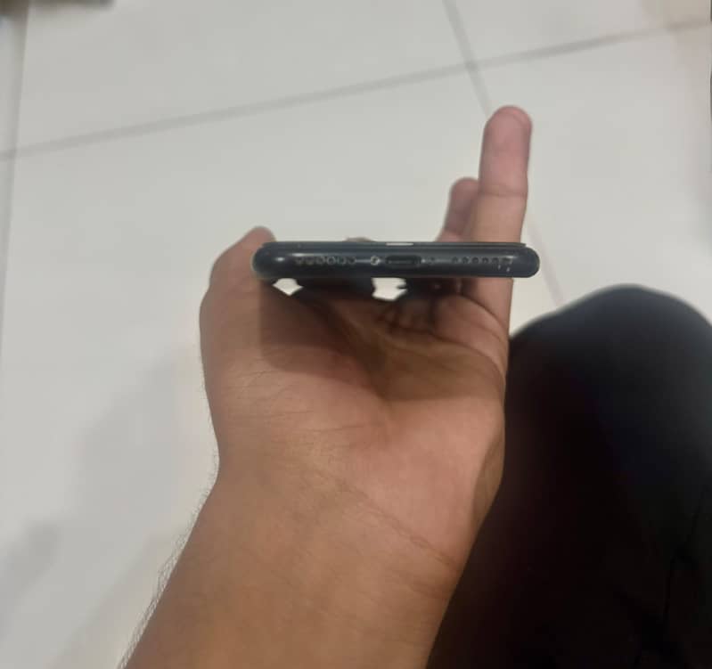Apple iPhone SE notopened 4