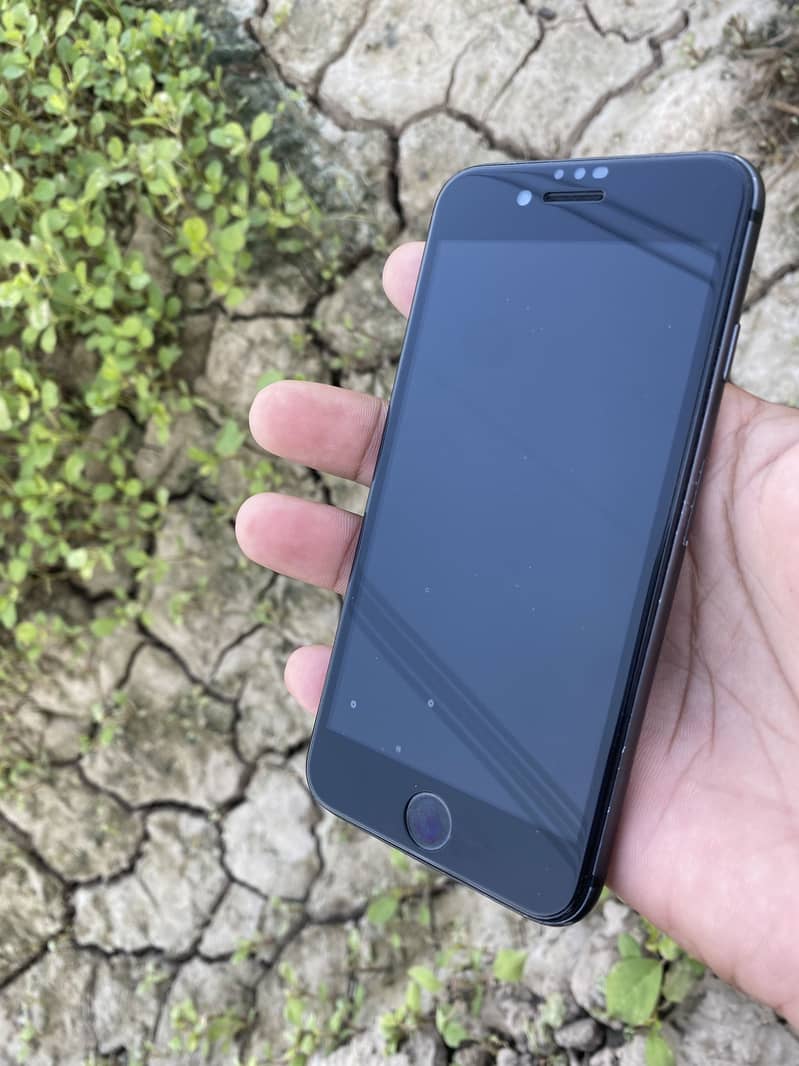 Apple iPhone 8 0