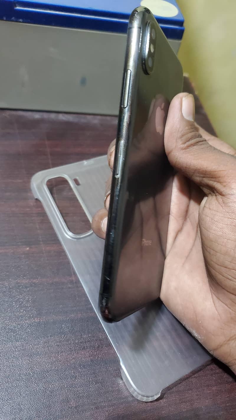 Apple iPhone X 4