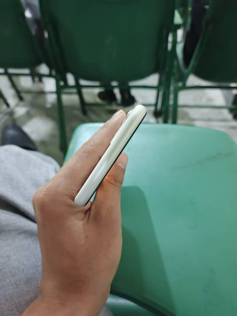 Apple iPhone 11 0