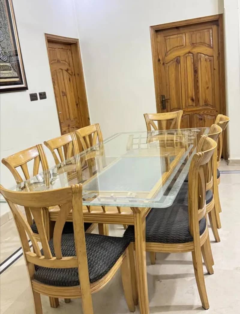Eight chairs dining table 0