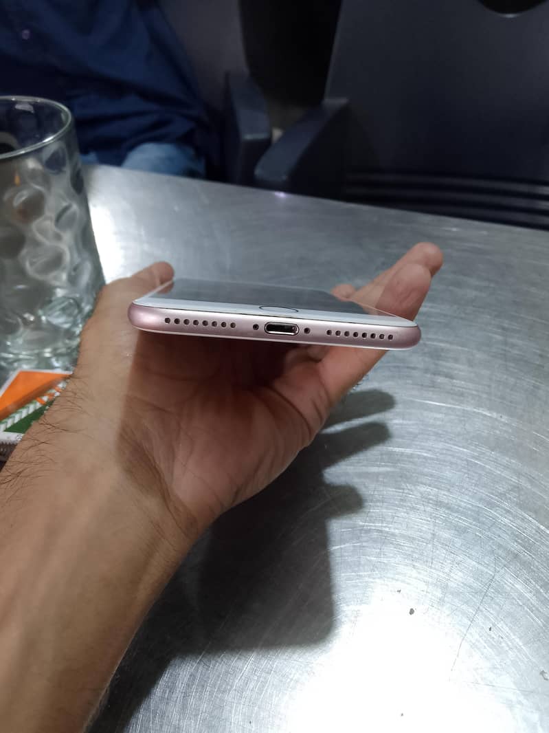 Apple iPhone 7 Plus 5