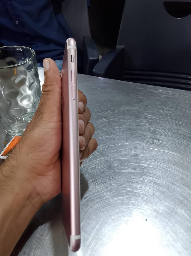 Apple iPhone 7 Plus 6