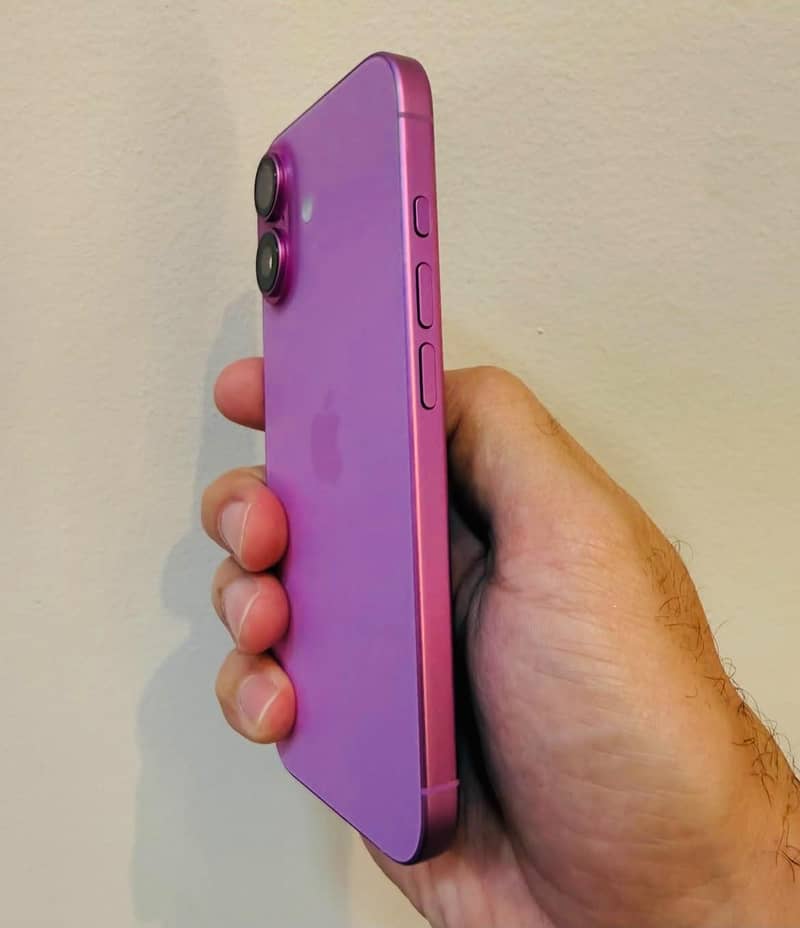 Apple iPhone 16 3