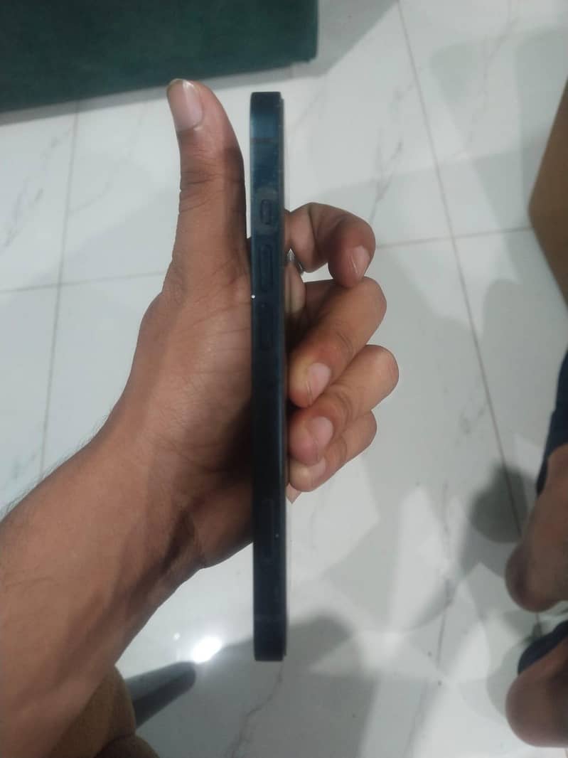 Apple iPhone 13 1