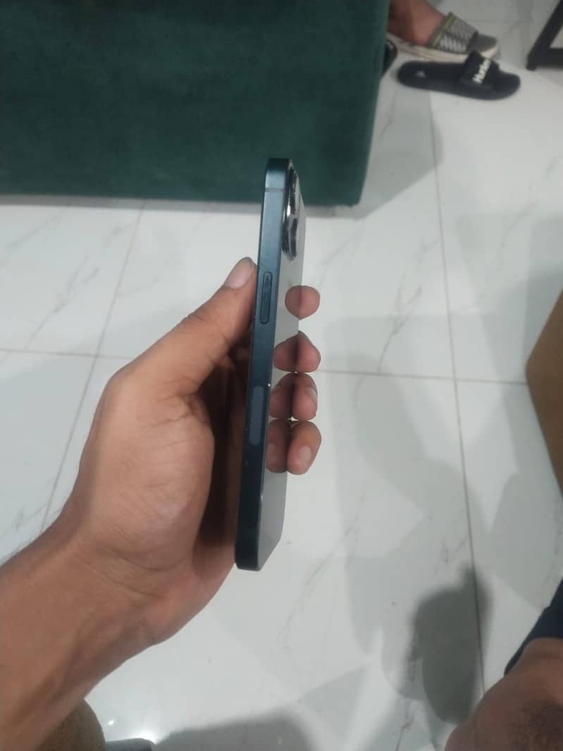 Apple iPhone 13 5