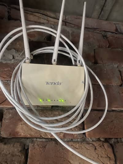 Three antina internet Tenda device (cat 6)