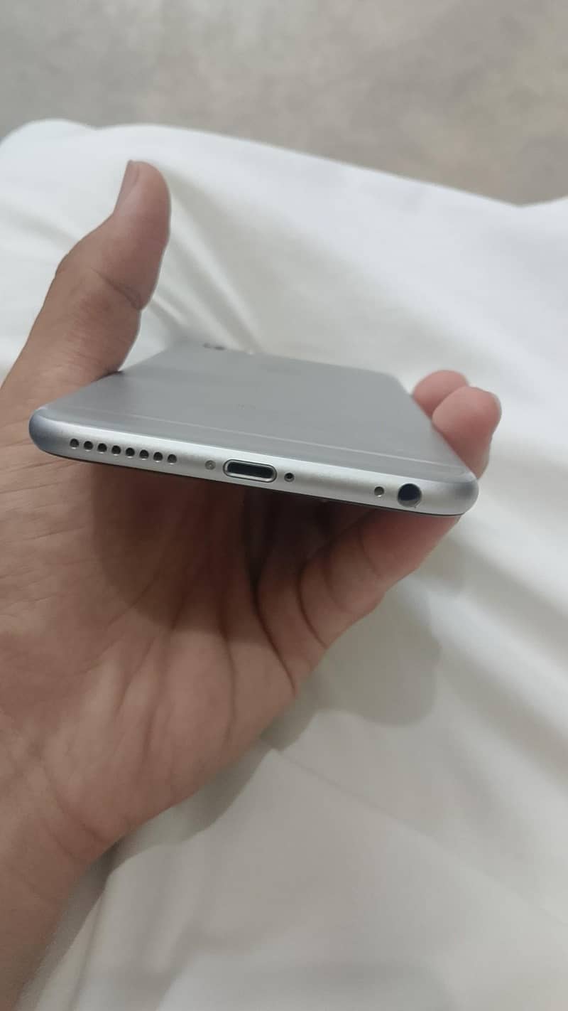 Apple iPhone 6 Plus 4