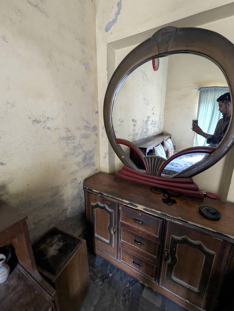 dressing table 1