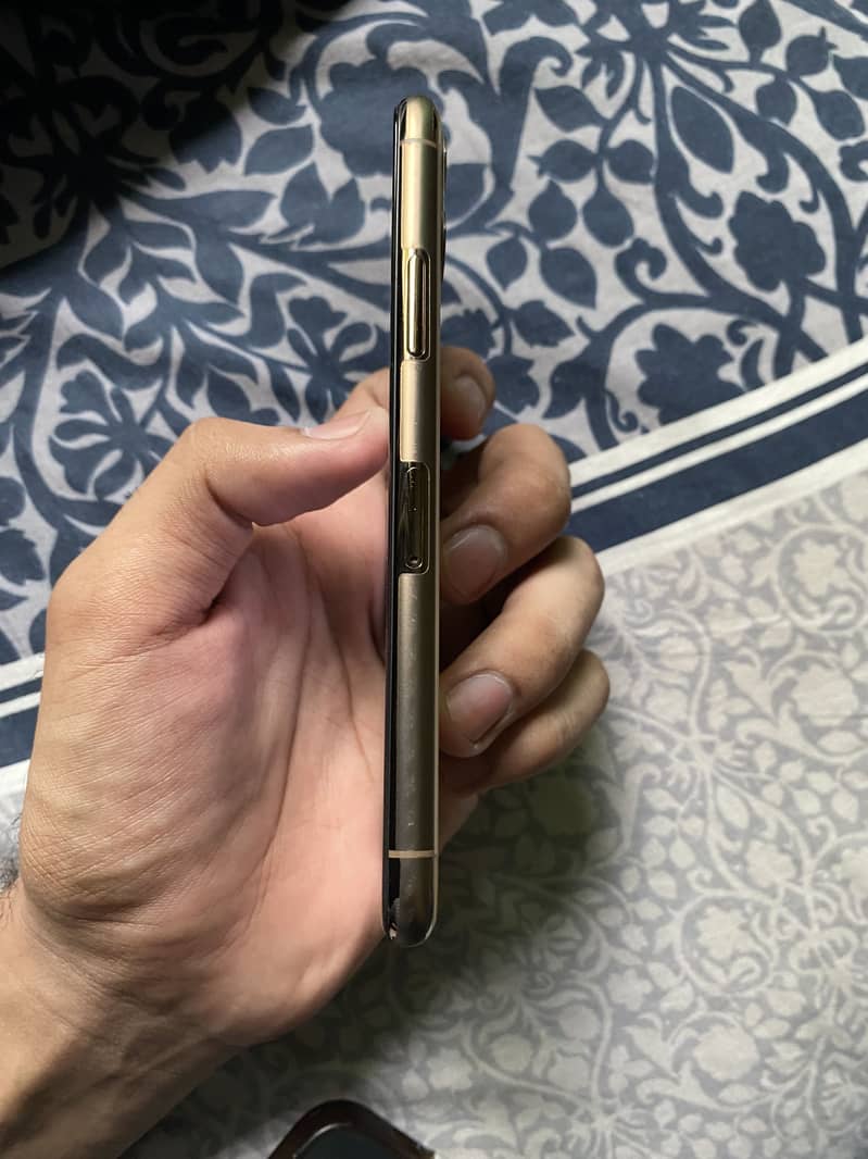Iphone 11 pro 4