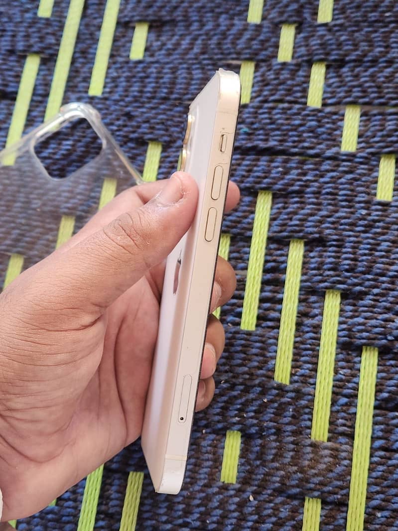 Apple iPhone 12 3