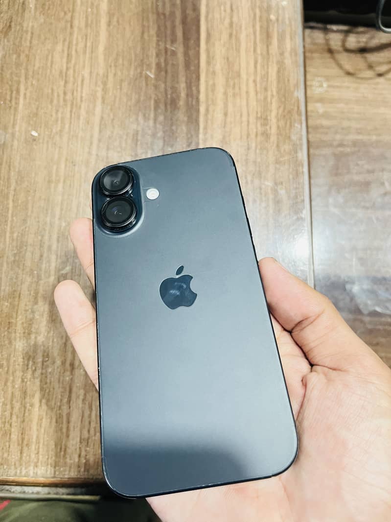 Apple iPhone 16 1