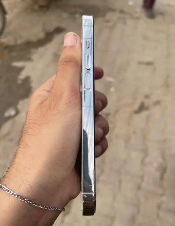 Apple iPhone 14 Pro 1