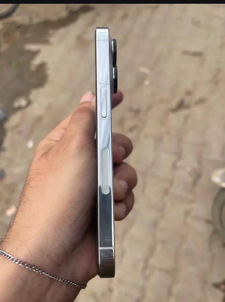 Apple iPhone 14 Pro 3