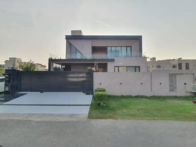 1-Kanal Elegant And Fully Maintained Bungalow Is Available In The Best Block Of DHA Lahore.