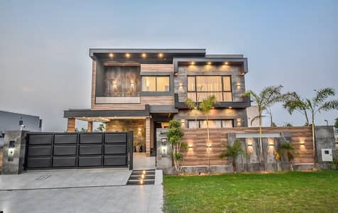 1-Kanal Elegant And Fully Maintained Bungalow With Basement Near Raya and Golf Course Is Available In The Best Block Of DHA Lahore.