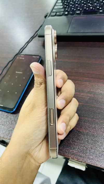 Apple iPhone 16 Pro Max