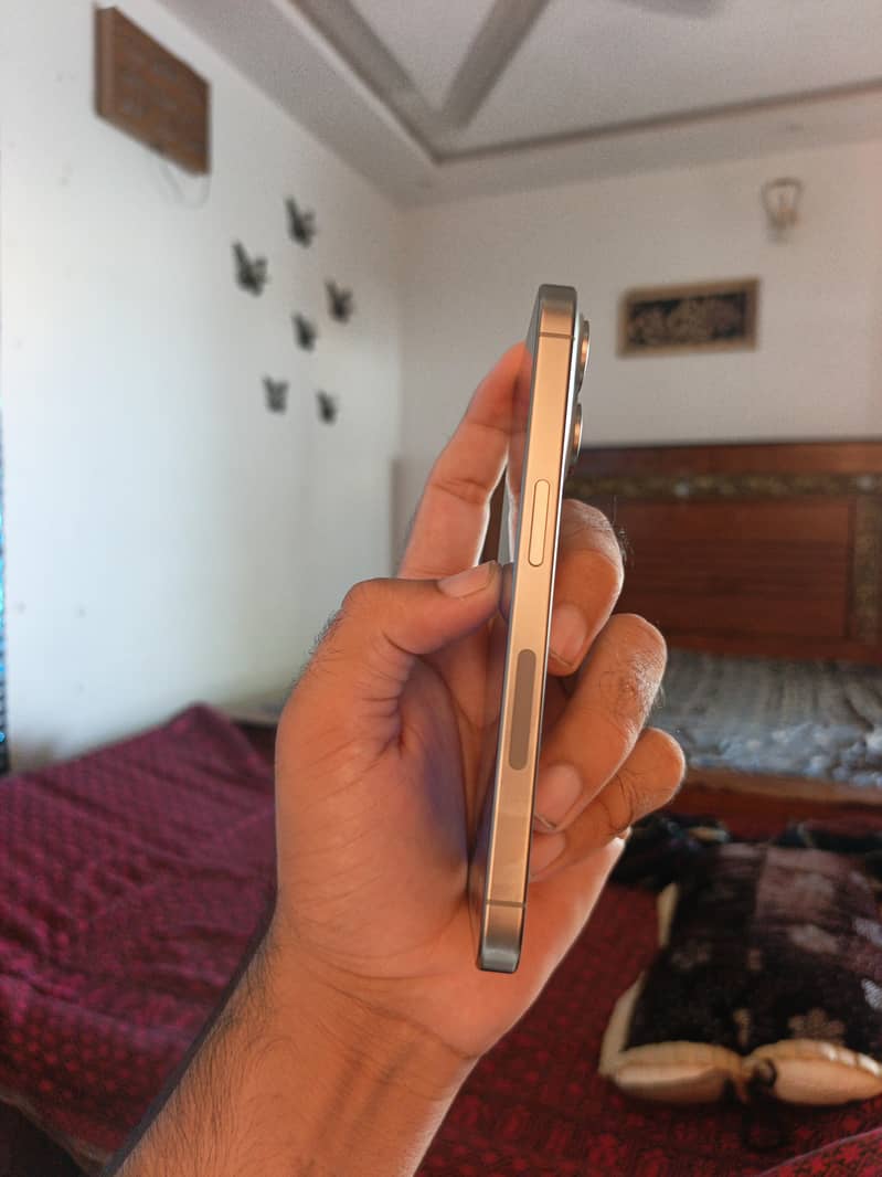 Apple iPhone 15 Pro 2