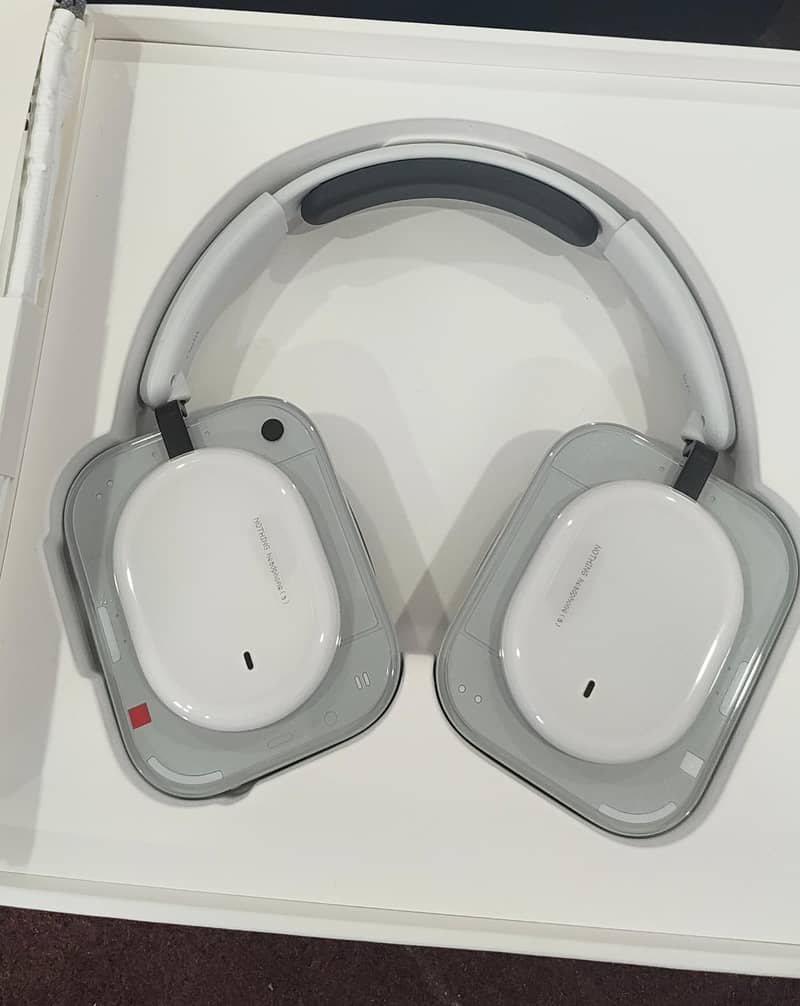 Nothing Headphone a 0