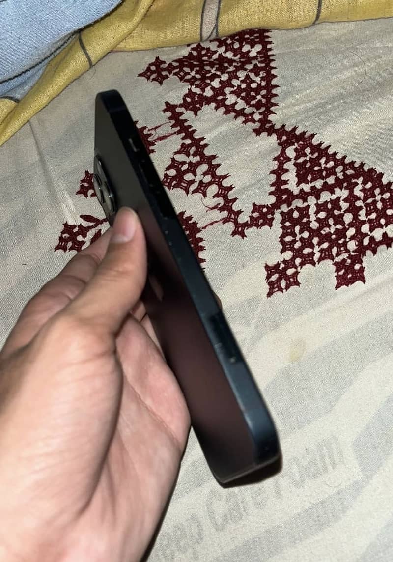 Apple iPhone 13 1