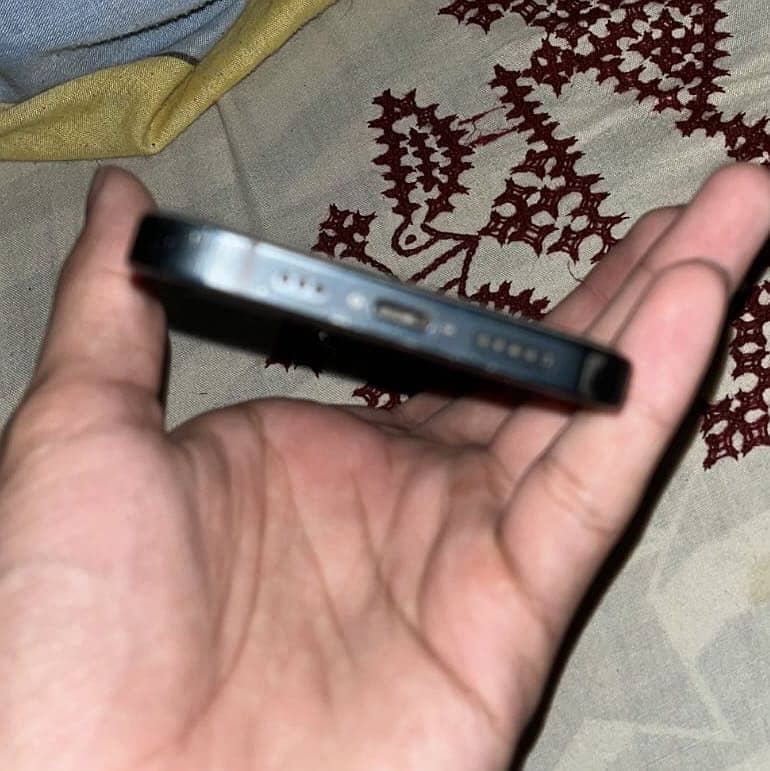 Apple iPhone 13 2