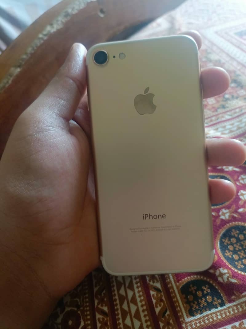 Apple iPhone 7 3