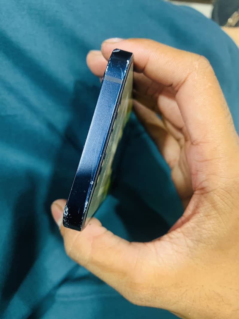 Apple iPhone 12 3