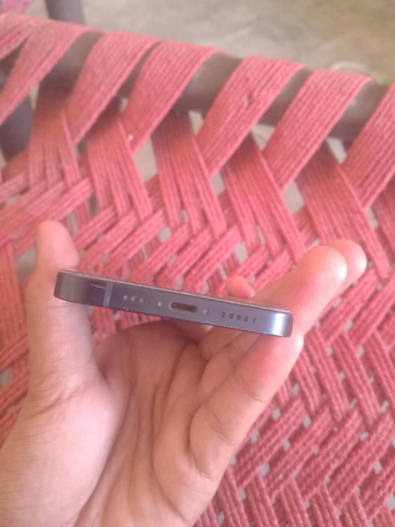 Apple iPhone 12 4