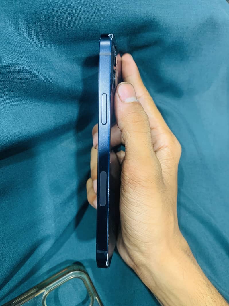 Apple iPhone 12 6
