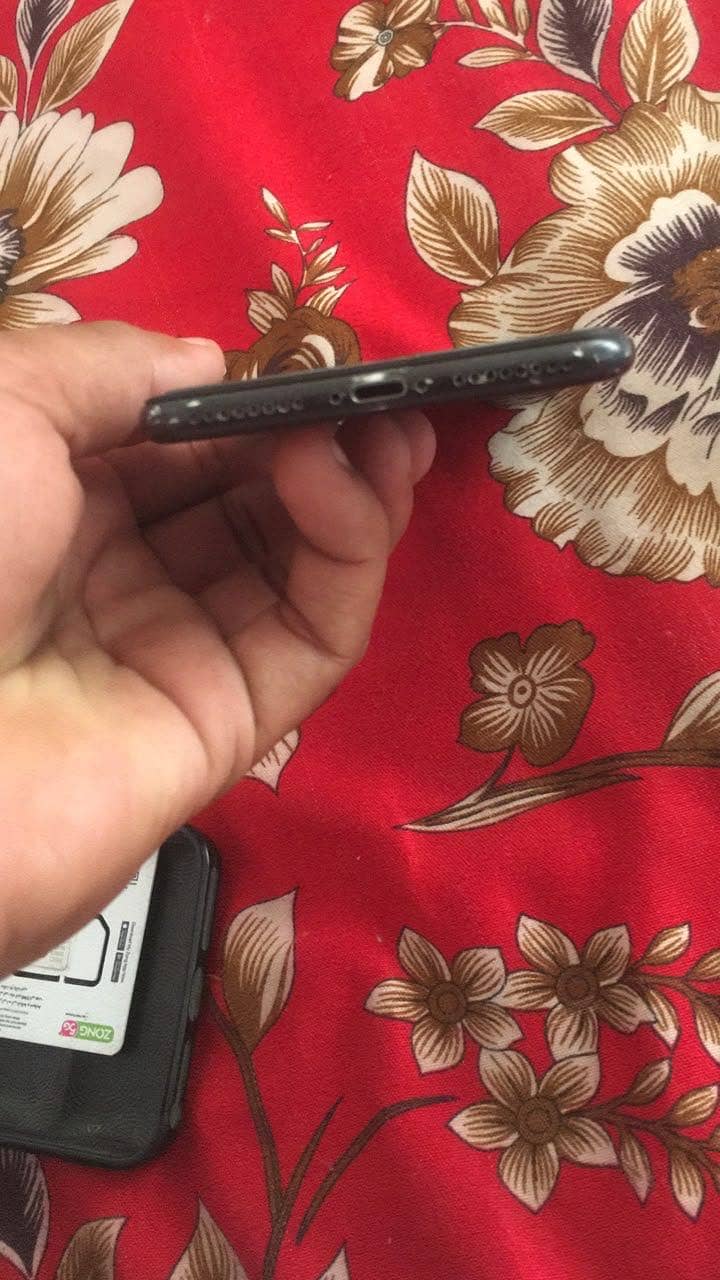 Apple iPhone 7 Plus 2