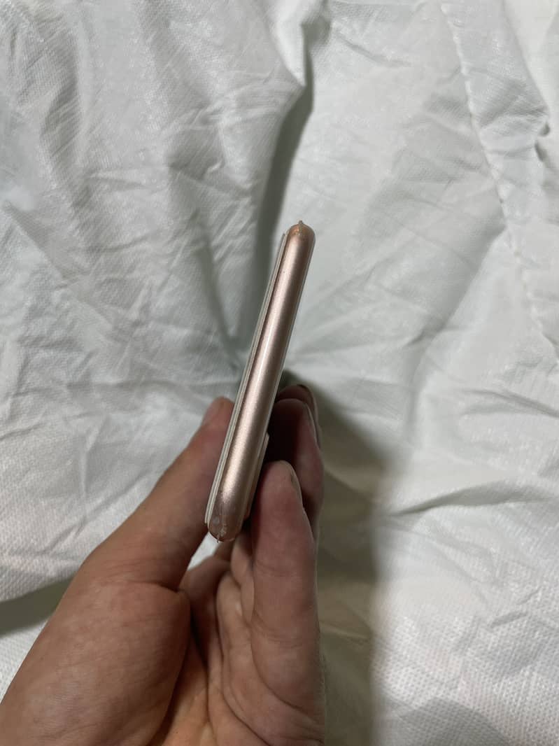 Apple iPhone 8 Plus 4