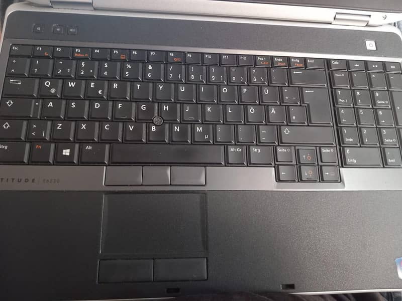 Dell Latitude E6530 3