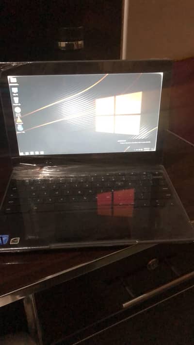 crome book Lenovo HP 10/10condition