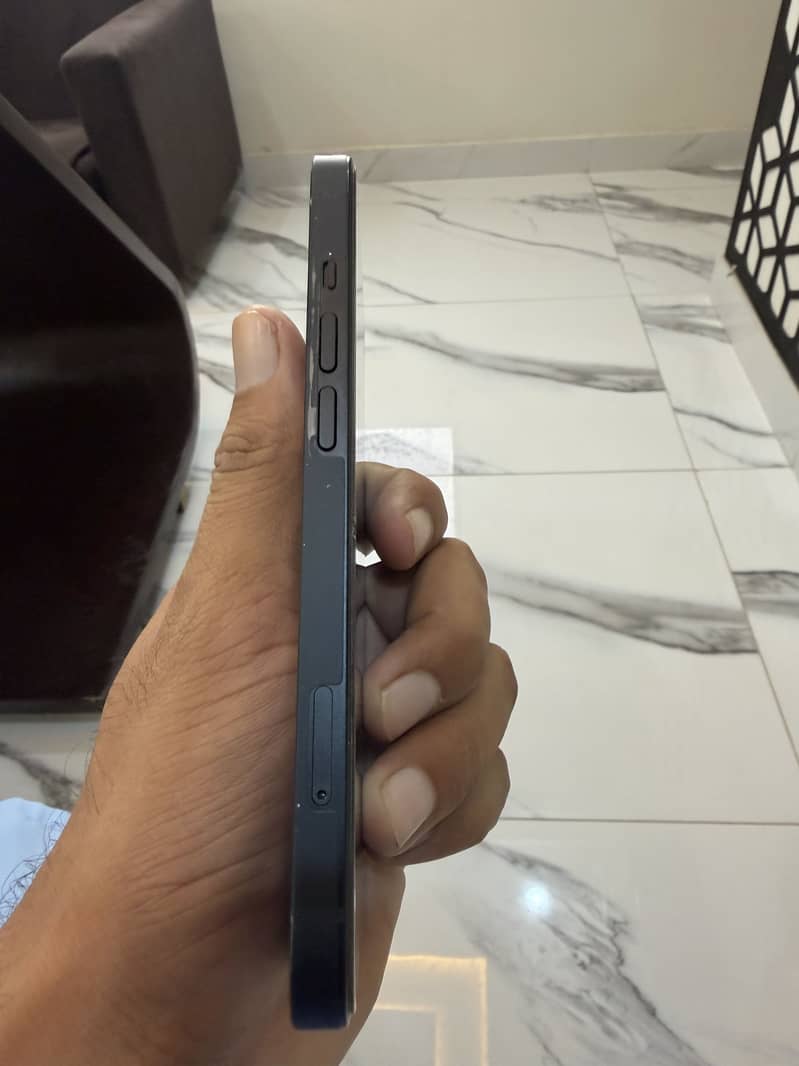 Apple iPhone 13 5
